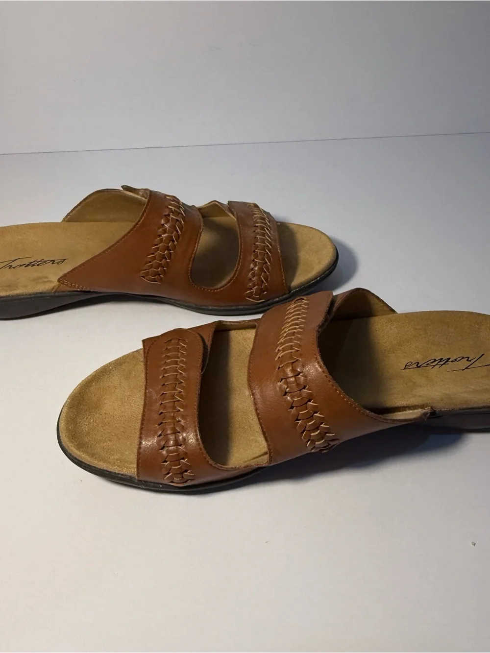Trotters Ruthie Tan Brown Slide Sandals - Braided Straps Sz 9.5